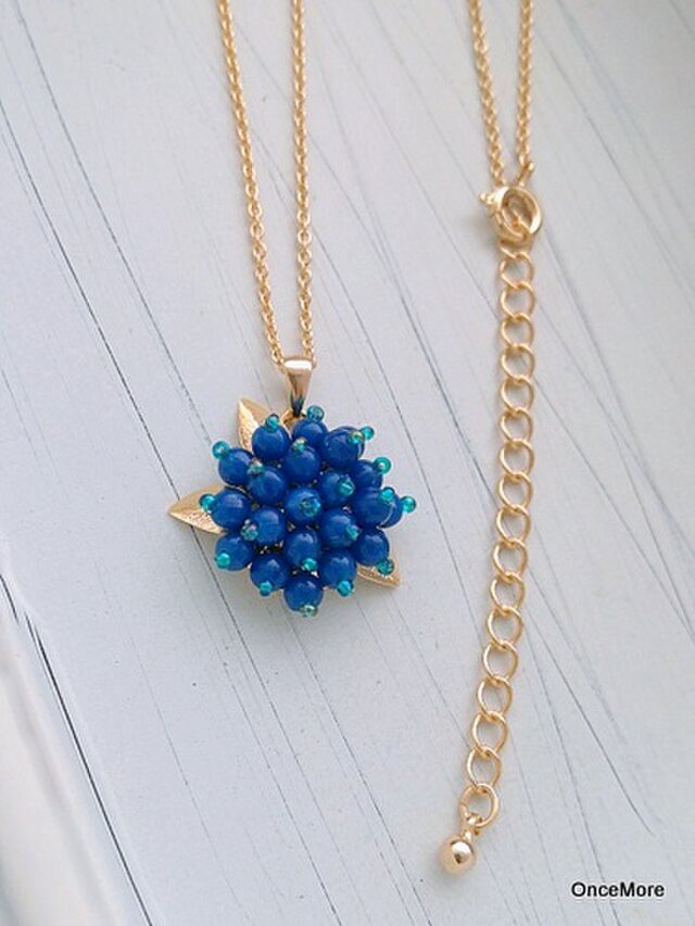 たっぷりブルーベリーのペンダント