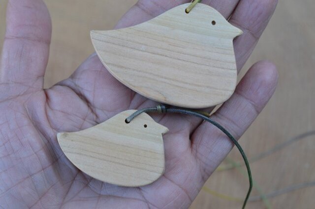 ヒヨコの親子のペンダント♪ 梅の木♪綺麗♪の画像1枚目