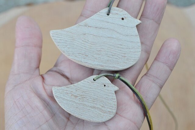 樹齢千年越♪ ヒヨコの親子のペンダント♪ カエデの画像1枚目