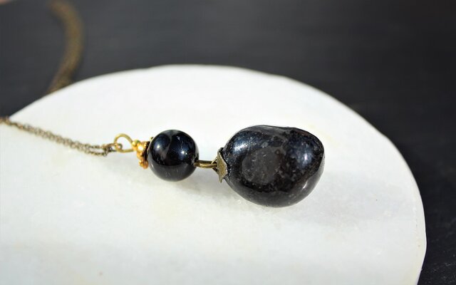 ヌーマイト 魔力を持つ、魔術師の石 | iichi 日々の暮らしを心地よく