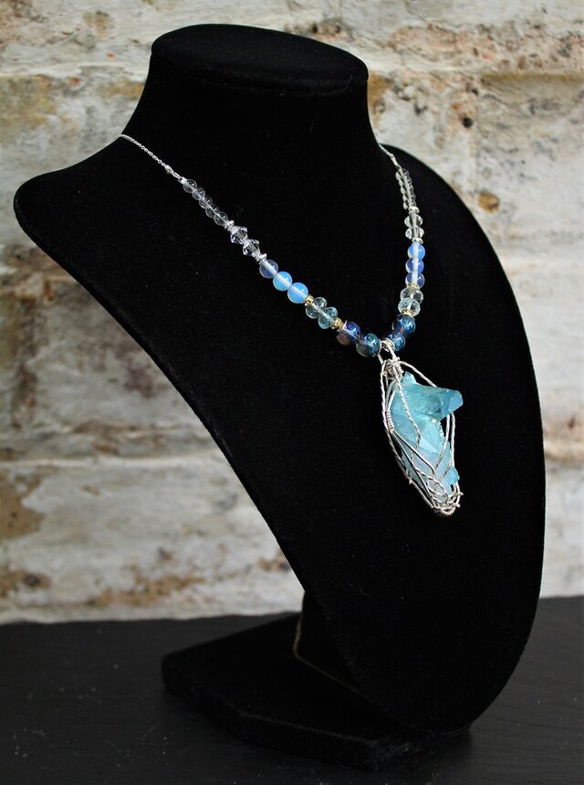 アクアオーラ　クラスター　優雅、知性、自信を授ける