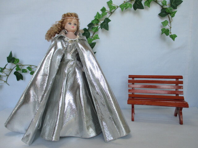 J 人形付 キラキラ 魔女人形さん 大人も楽しい着せ替え人形 29cm