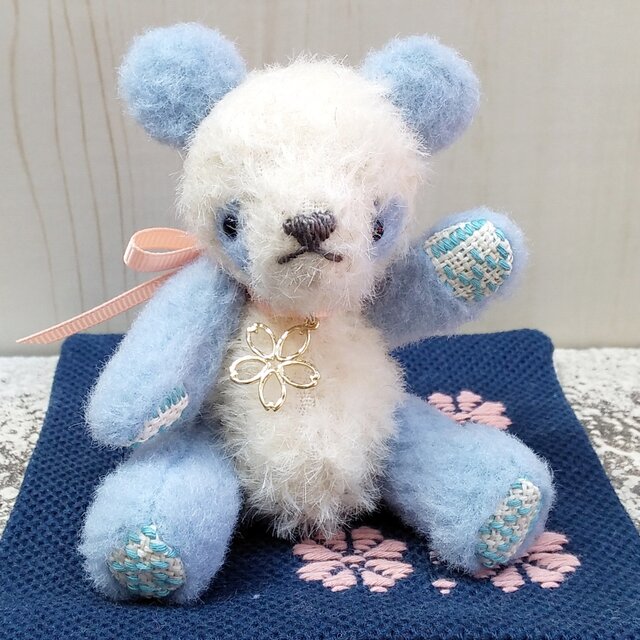 こぎん刺しのパンダのぬいぐるみ　桜に青空