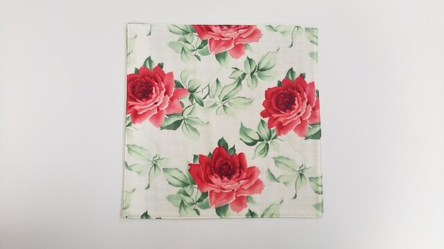 ガーゼのハンカチ 薔薇 レトロ 赤×緑 約23cm角 | iichi ハンドメイド・クラフト作品・手仕事品の通販
