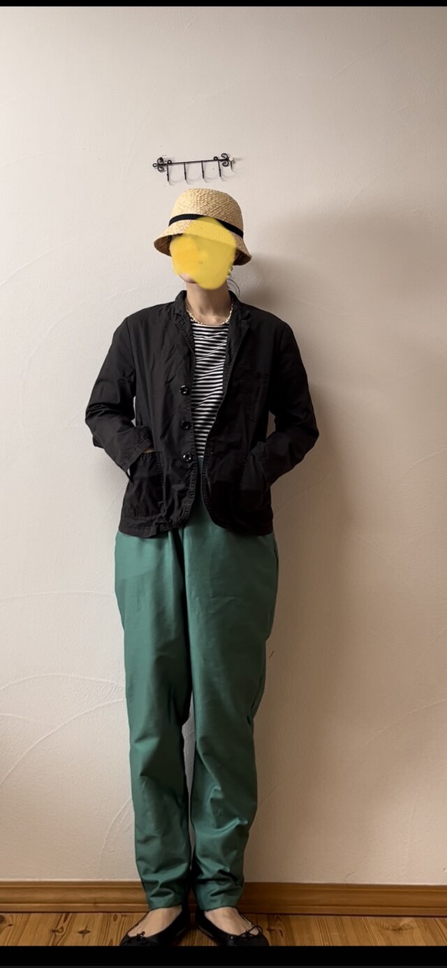 テーパーパンツ