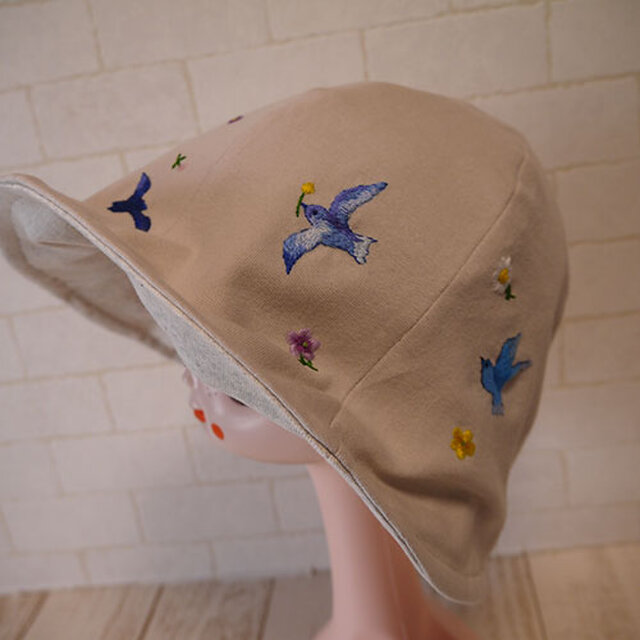 コットン素材スパンフライスニット生地っで作ったチューリップハット（青い鳥）