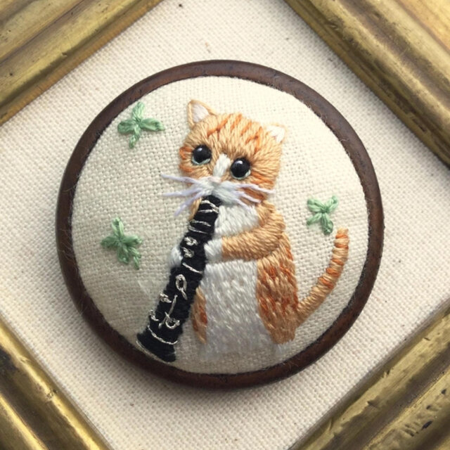 ブローチ 猫刺繍 ハンドメイド - 時計