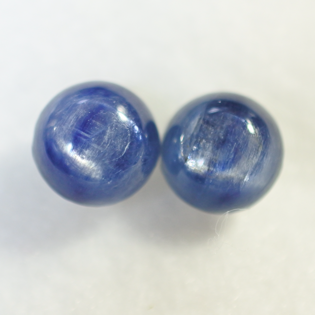 （１点もの）大粒カイヤナイトのスタッドピアス（10mm・チタンポスト）