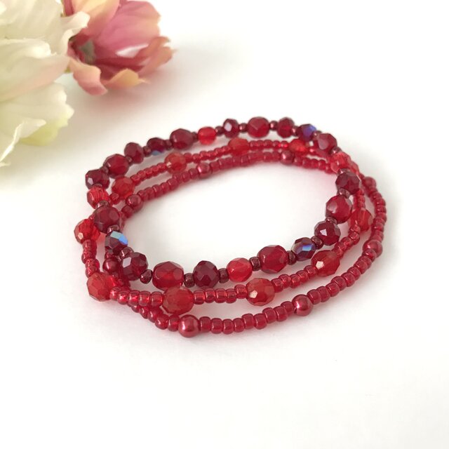 グラデーション 3連ゴムブレスレット　赤 レッド ボルドー チェコガラス ビーズ 重ね付け