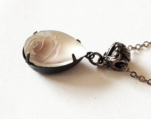 ビンテージ 1950年代 西ドイツ製 薔薇 ネックレス】黒チェーン 55