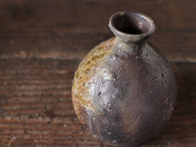 備前焼 窯変徳利(木箱付き) t-120 | iichi 日々の暮らしを心地よくする