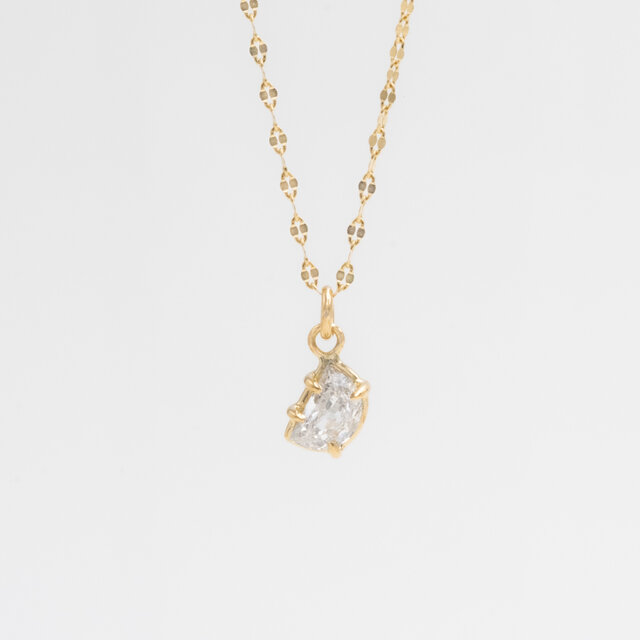 Dew Half Moon Diamond Necklaceの画像1枚目