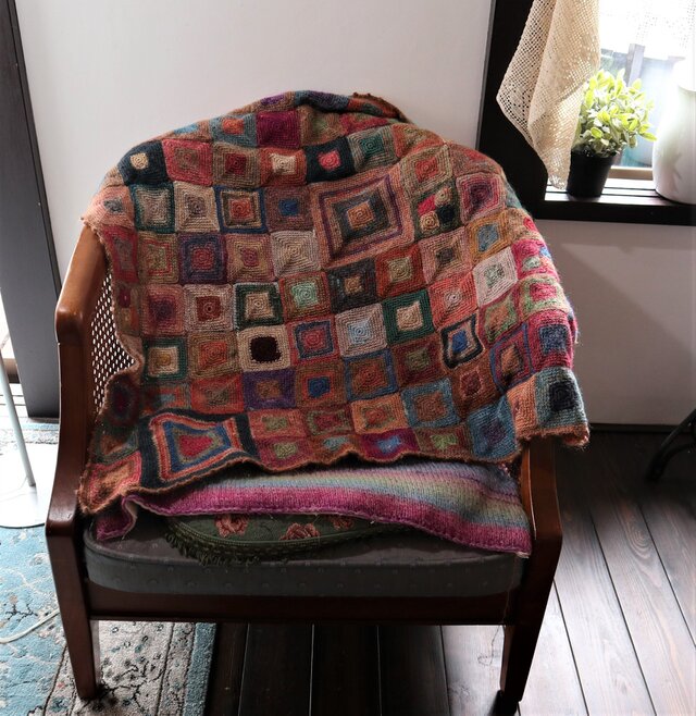 タイルモチーフのブランケット