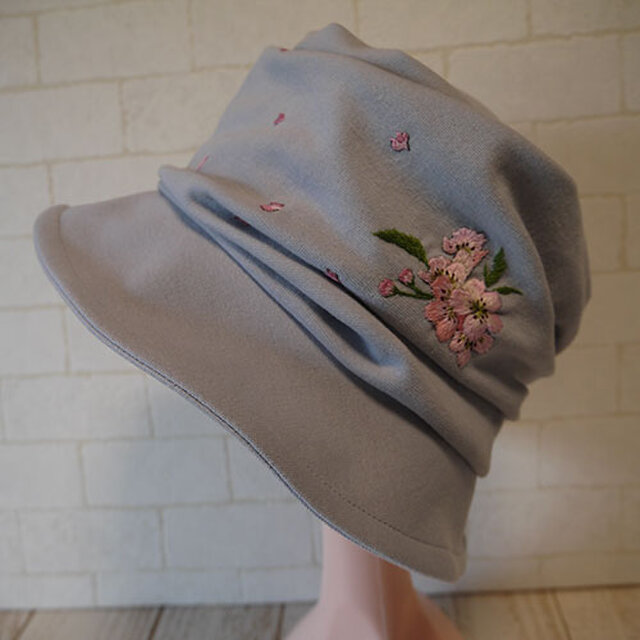 コットン素材スパンフライスニット生地で作ったクロッシェ（桜の下でうたた寝）