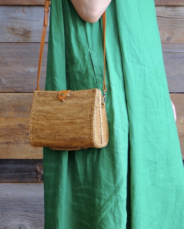 大きなロで出し入れがスムーズに出来る♪ ショルダーバッグ アタバッグ バリ島 かごバッグ ハンドメイド 旅行