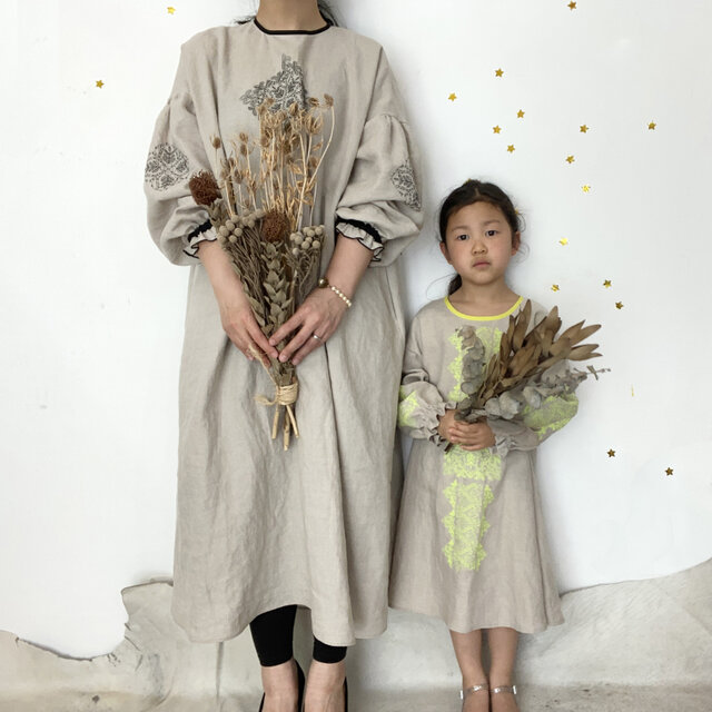 親子セット ] ソロチカ刺繍のリネンギャザーワンピース -beige