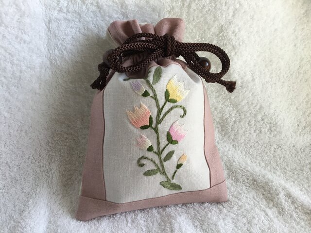 花刺繍の巾着・サーモンピンク | iichi 日々の暮らしを心地よく