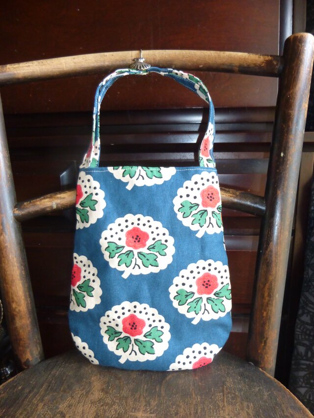 ちょこっとそこまで♪北欧柄の青いミニ・バッグ