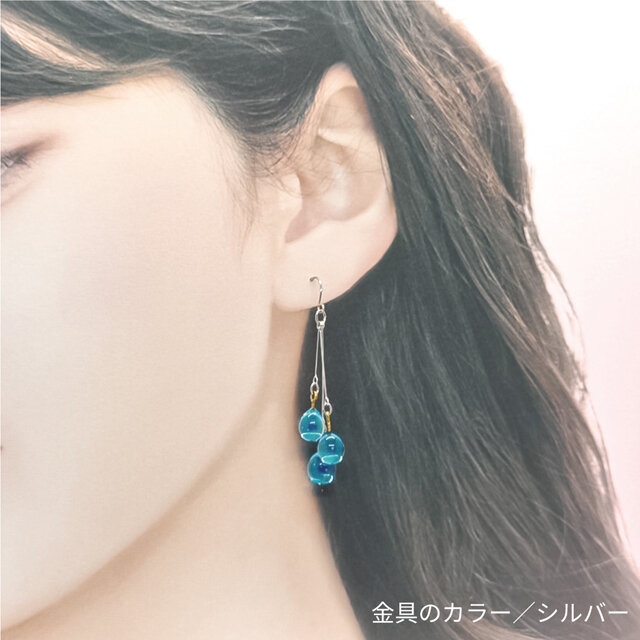 手づくりガラスの【雨だれピアス】ペールブルー ☆金具変更OK ドロップ