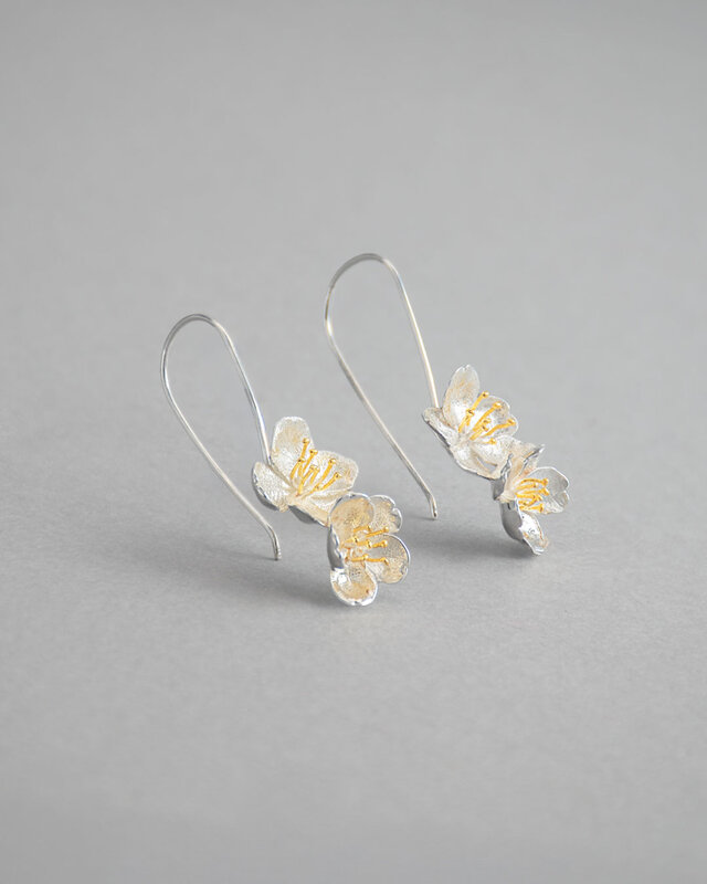 若桜 揺れるピアス