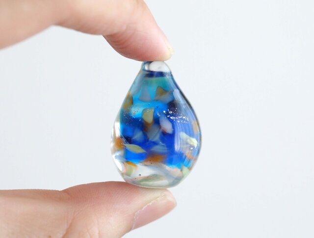 ガラスの雫の小さなオブジェ 「海中世界」 | iichi 日々の暮らし
