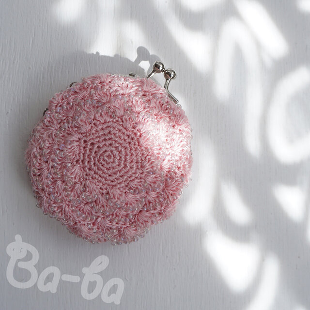 ばあば作、ビーズ入り松編み・まるまるがま口（fioli・C1572）