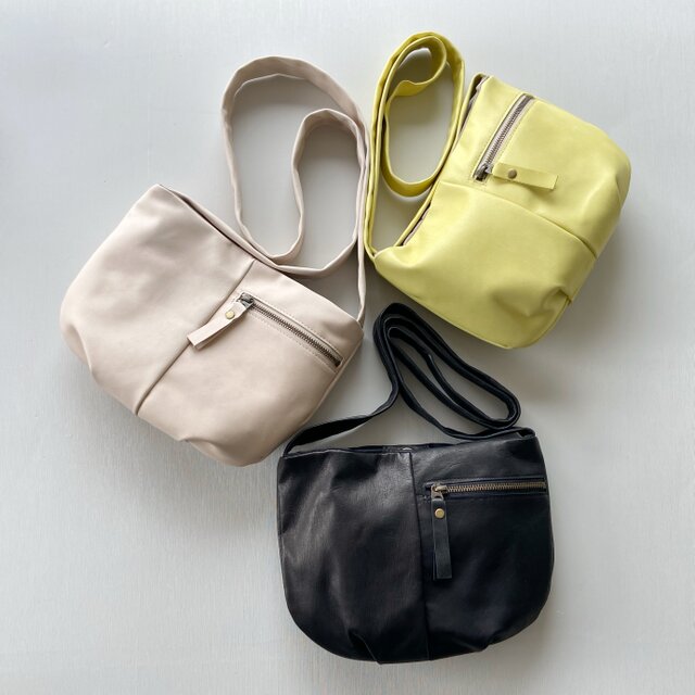 馬革＊ソフトで軽いラウンドポシェット　お出かけにちょうど良いサイズ♪