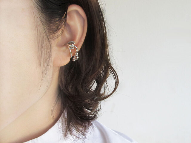 そよ風に揺れるすずらんのイヤーカフ 〜Lily of the valley〜♬ 【左耳