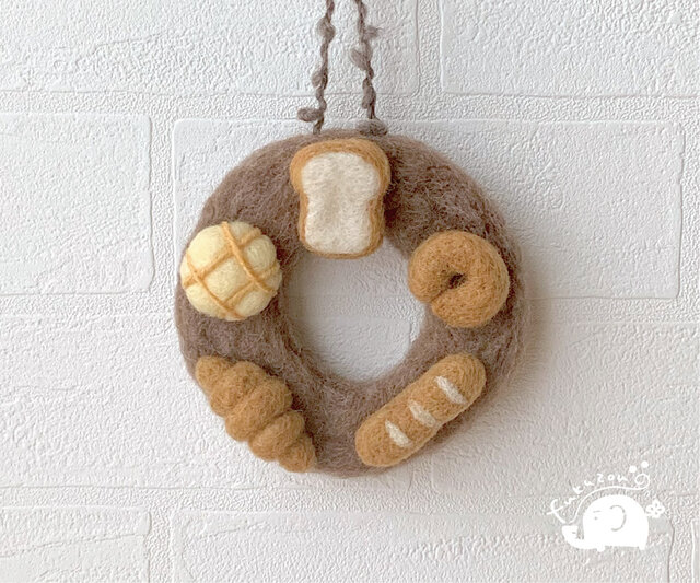 小さなパンのリース＊フェルト | iichi 日々の暮らしを心地よくする