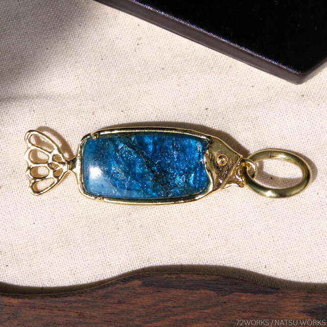 アパタイト&フィッシュ チャーム / Neon Apatite and Fish charms ll