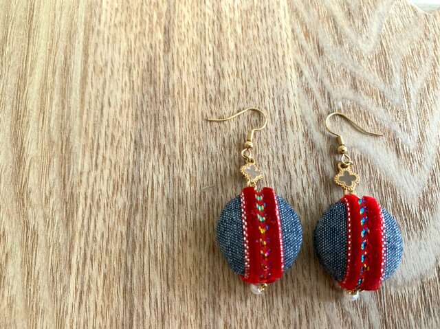 自然派デニム 太陽の森の妖精マカロンピアス／イヤリング | iichi 日々