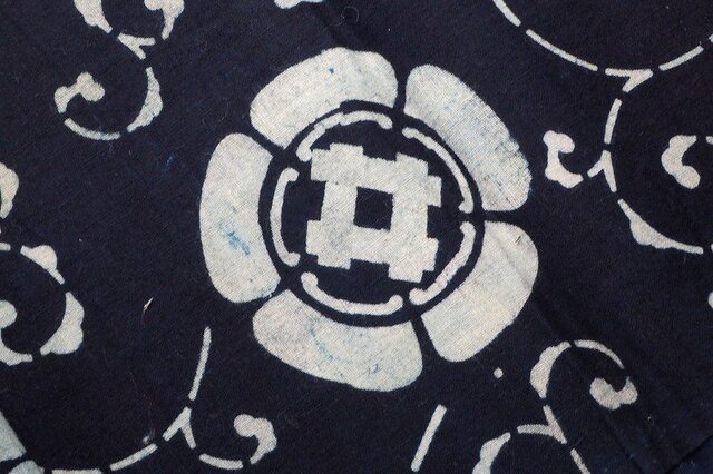 在庫SALE 0023 型染 五瓜に井桁文様と唐草文様 200cm 藍染 しっかり