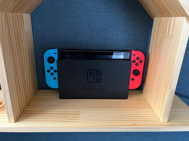 送料無料】 ウォールシェルフ ハウス 柵付き Switch 収納 80cm ナチュラル | iichi  日々の暮らしを心地よくするハンドメイドやアンティークのマーケットプレイス