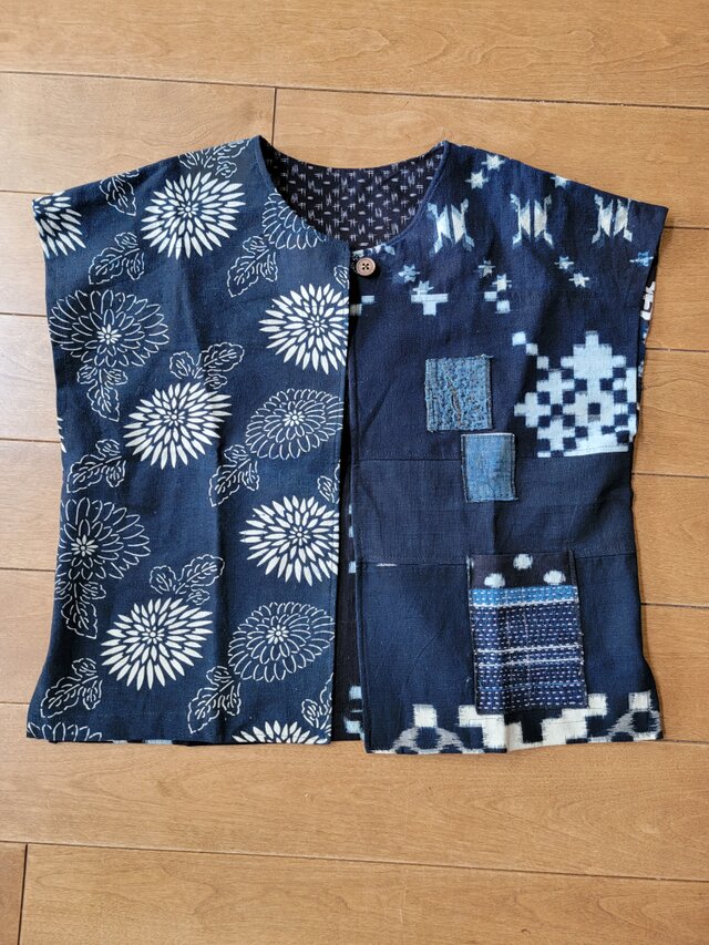 着物リメイクno.2956★綿絣・パッチワーク　ベスト ハンドメイド パッチワーク 着物リメイク 絣 タペストリー 敷物