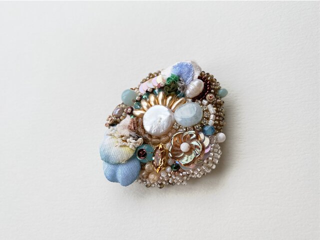 花と石 no.8 ブローチ | iichi 日々の暮らしを心地よくする
