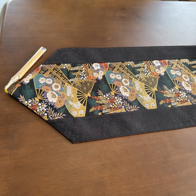 京都・西陣織の生地で仕立てた和柄のお洒落なテーブルランナー 敷物