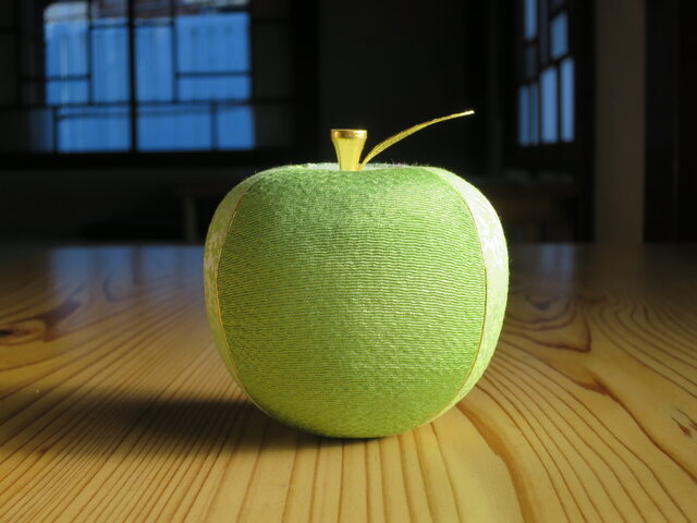 リンゴのオブジェ 緑色 伝統工芸品【江戸木目込人形・西陣織・金沢箔