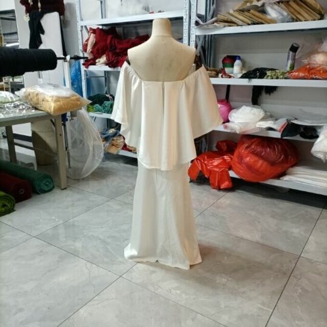ウエディングドレス オフホワイト マーメイドライン ショートトレーンフォーマル/ドレス