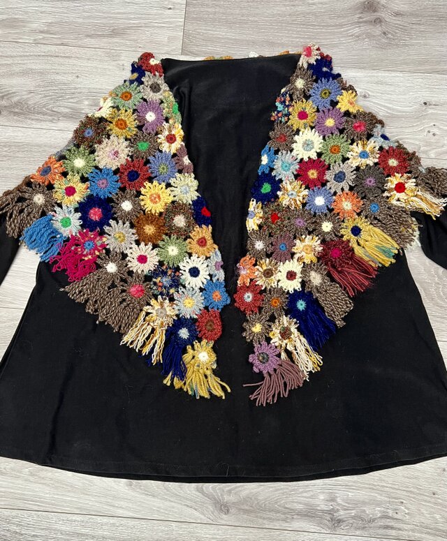 *マーガレットモチーフの三角ストール* フリンジ付き