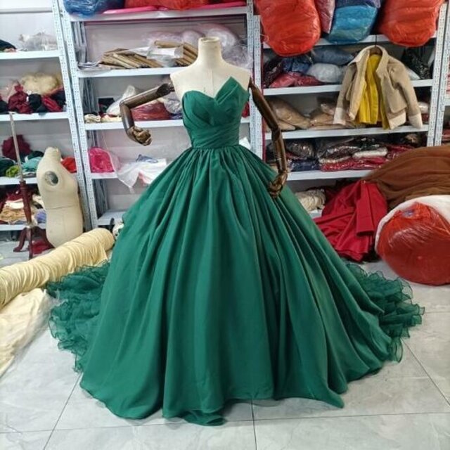 豪華！！カラードレス 深めな緑 ベアトップ フレアスカート 挙式