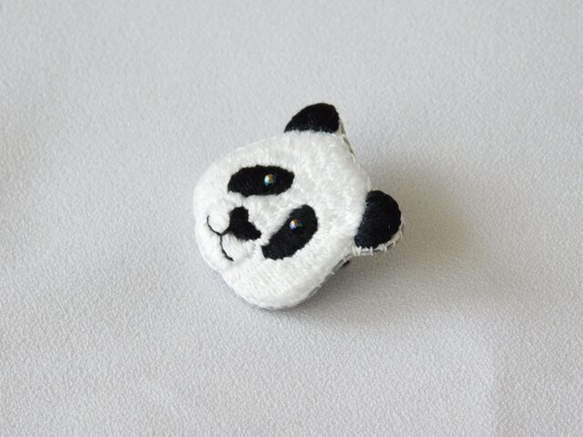 パンダ 刺繍ブローチ【受注製作】 | iichi 日々の暮らしを心地よくする