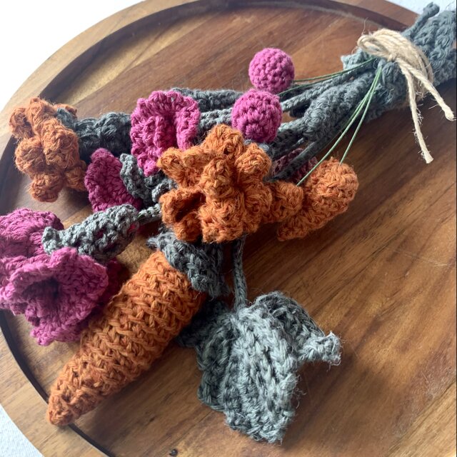 編み物 花キーホルダー
