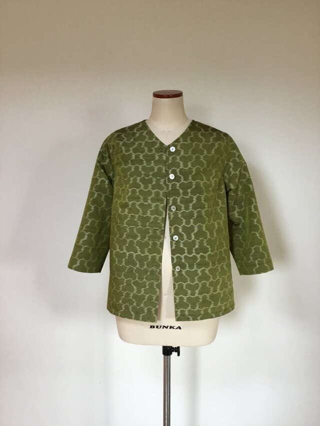 若草色のブラウス　　　７部丈袖　　　　紬