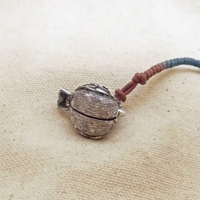 銀製の鈴『ふくら雀』(シルバー925) 縁起物・お守り・魔除け | iichi