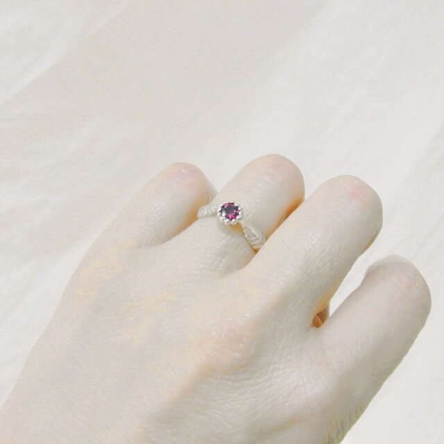 Rhodolite flower Ring / SV925,ロードライトガーネット | iichi 日々