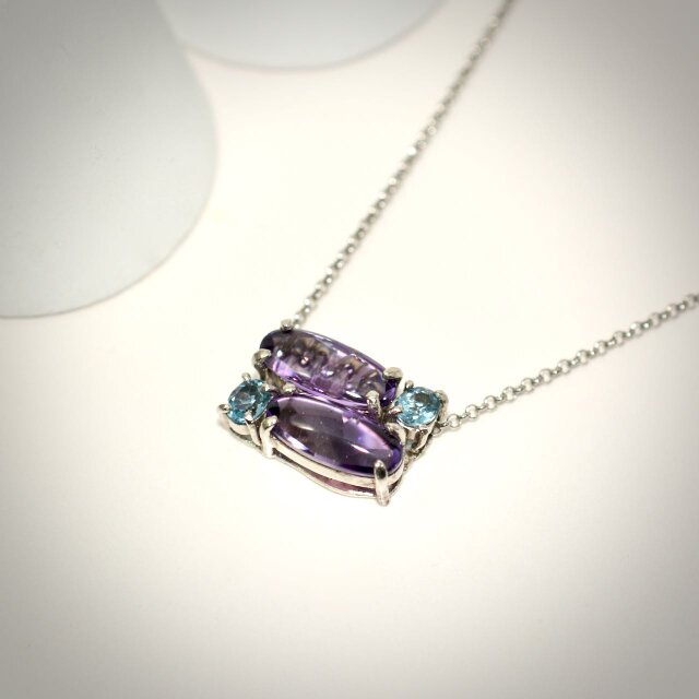 プラチナ製アメシストとアククアマリンのネックレス