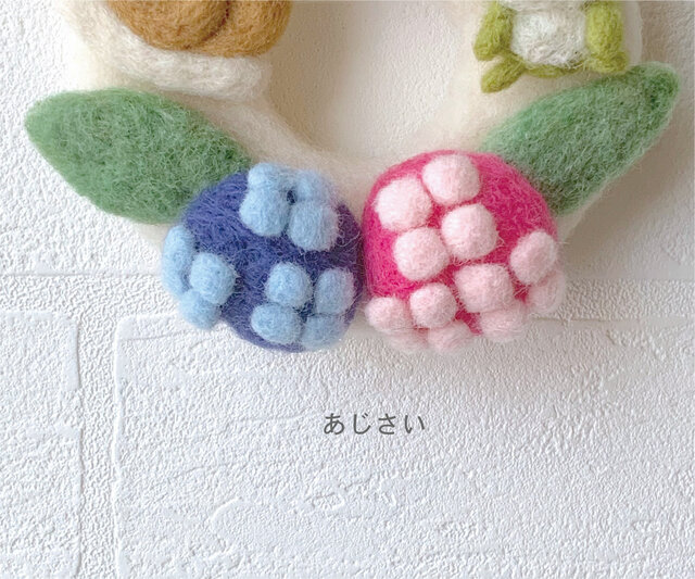 小さな梅雨のリース＊フェルト | iichi 日々の暮らしを心地よくする