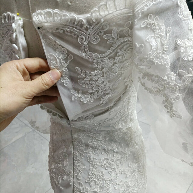 豪華！ エレガント ウエディングドレス 3D立体レース刺繍 くるみボタン