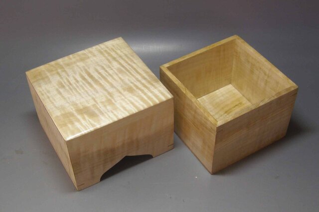 栃の縮杢を 用いた将棋駒箱 | iichi 日々の暮らしを心地よくする
