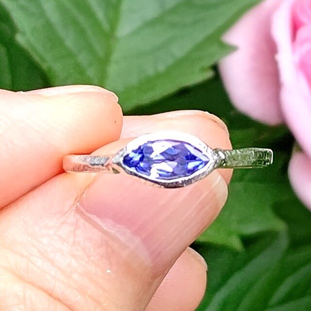 タンザナイト　マーキスカット　0.54ct　伏せ込み留め　シルバーSV925リング